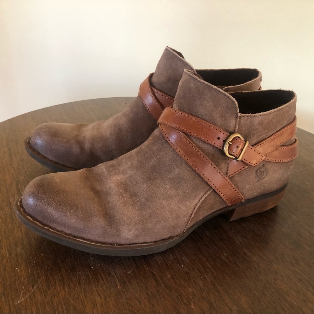 Born Kelle ankle boot in distressed taupe leather (7.5)